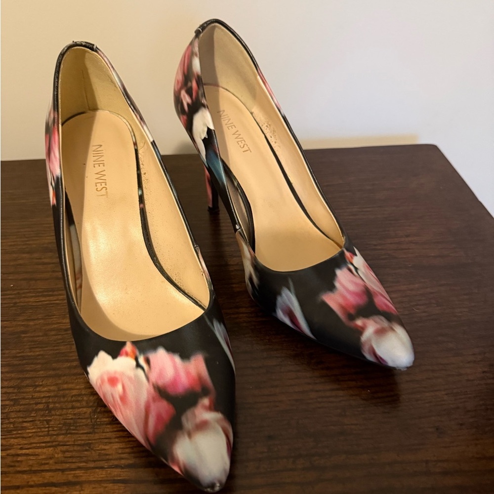 NWOT Nine West Floral Black Heels